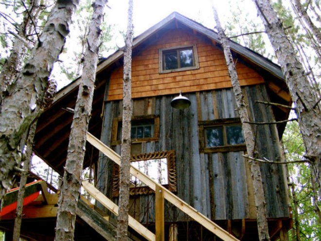 Treehouse, Lynne Knowlton, reclaimed materials, barn wood, recycled materials, upcycled materials, tree house