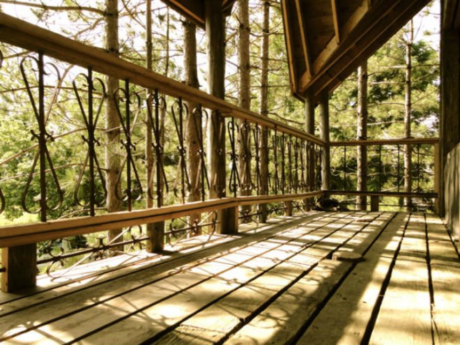 Treehouse, Lynne Knowlton, reclaimed materials, barn wood, recycled materials, upcycled materials, tree house