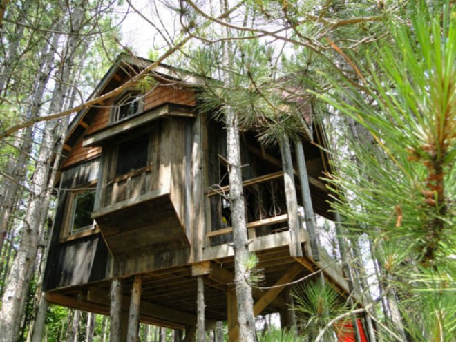 Treehouse, Lynne Knowlton, reclaimed materials, barn wood, recycled materials, upcycled materials, tree house