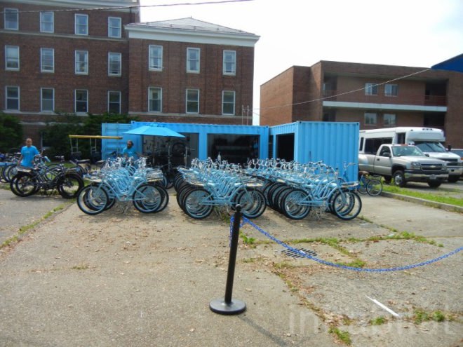 bike and roll, bike nyc, bike and roll nyc, bike and roll shipping container, shipping container kiosk, container architecture, shipping container architecture, eco architecture, green design, shipping container, shipping container architecture, eco design, sustainable design, governors island bike share, biking on governors island, green nyc, biking nyc