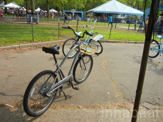 bike and roll, bike nyc, bike and roll nyc, bike and roll shipping container, shipping container kiosk, container architecture, shipping container architecture, eco architecture, green design, shipping container, shipping container architecture, eco design, sustainable design, governors island bike share, biking on governors island, green nyc, biking nyc