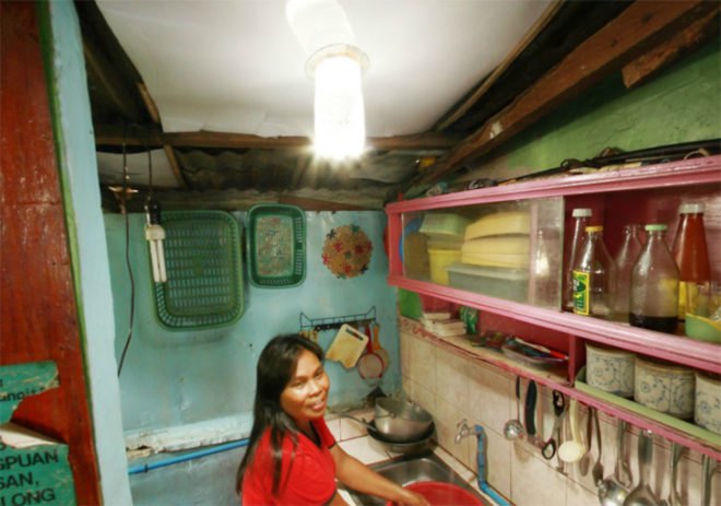 “A liter of Light”, eco design, green design, green lighting, Isang Litrong Liwanga, MIT, My Shelter Foundaiton, Philippines, Recycled Materials, social design, solar bottle bulbs, sustainable design, “A liter of Light”, appropriate technology, eco design, green design, green lighting, humanitarian design, Isang Litrong Liwanag, MIT, phillipines, sustainable design, bottle lights, illac diaz