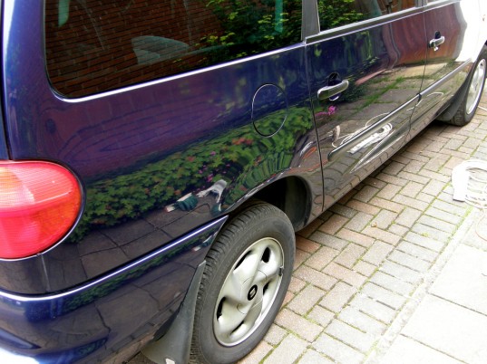 hydrophobic surfaces, self-healing paint, self-healing coat, self-repairing materials, eindhoven university of technology, nano paint, nano surfaces, paint, self-cleaning cars