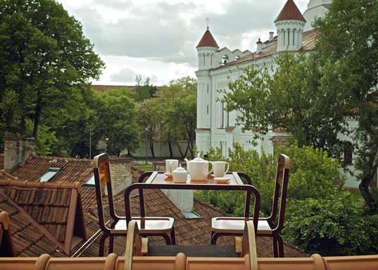 green design, eco design, sustainable design, roof design, green building, eco building, sustainable building, roof building, furniture, green furniture, eco furniture, sustainable furniture, roof furniture, roof design, Aine Bunikyte, lithuania, uzupis, minimal furniture, outdoor furniture, roof table, table, green table