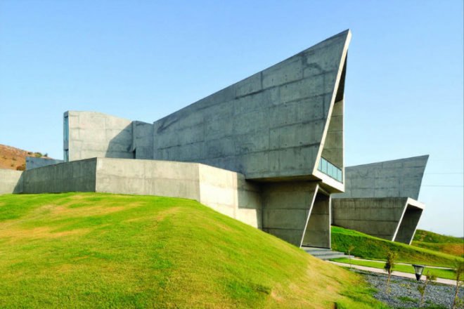 The Courtyard House, Sanjay Puri Architects, earth berm, passive cooling strategies, india, extreme heat