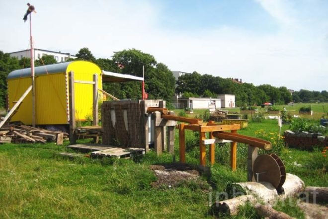 Lernort Natur, Youth Living in the Neighborhood, gGmbH, Global eV, tempelhof, education, children, kids, nature, nature elements, solar panels, recycled shipping containers, Prefab Housing, social design, Recycling / Compost, Botanical, Green Materials, energy efficiency,