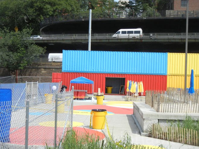 brooklyn bridge park pop up pool, pop up pool, brooklyn park pop up pool, brooklyn bridge park, brooklyn park pop up pool, brooklyn pool, brooklyn bridge pool, shipping container pool, brooklyn beach, green design, eco design, sustainable design, shipping container beach
