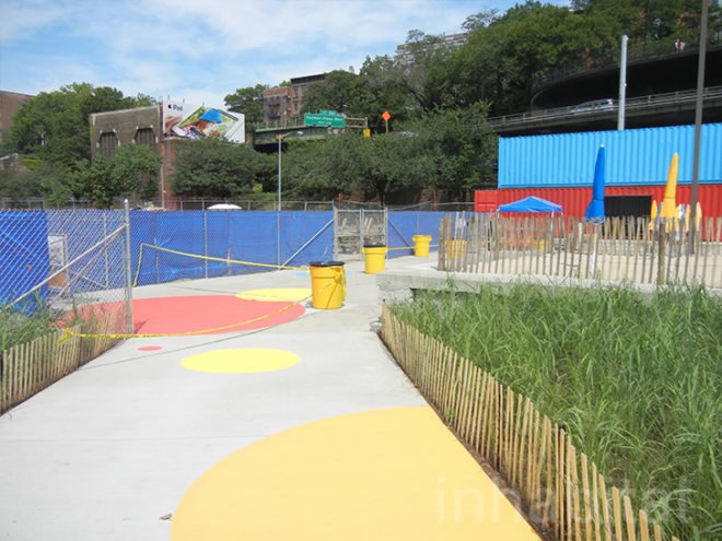brooklyn bridge park pop up pool, pop up pool, brooklyn park pop up pool, brooklyn bridge park, brooklyn park pop up pool, brooklyn pool, brooklyn bridge pool, shipping container pool, brooklyn beach, green design, eco design, sustainable design, shipping container beach