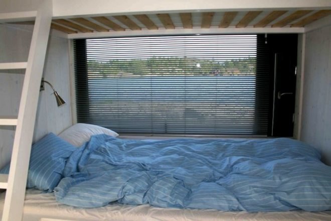 Skaara Architekter, Bulhomen Cabin, Oslo, Norway, green roof, living room, green renovation, cabin, waterside, green design, sustainable design, eco-design