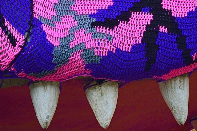 Crocheted Jacaréa, Olek, crocheted alligator, agata olek, São Paulo, Brazil