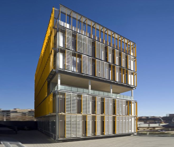 radio nacional de espana headquarters, ravetlllat-ribas, passive solar design, barcelona, poblenou neighborhood, solar thermal heat gain, daylighting