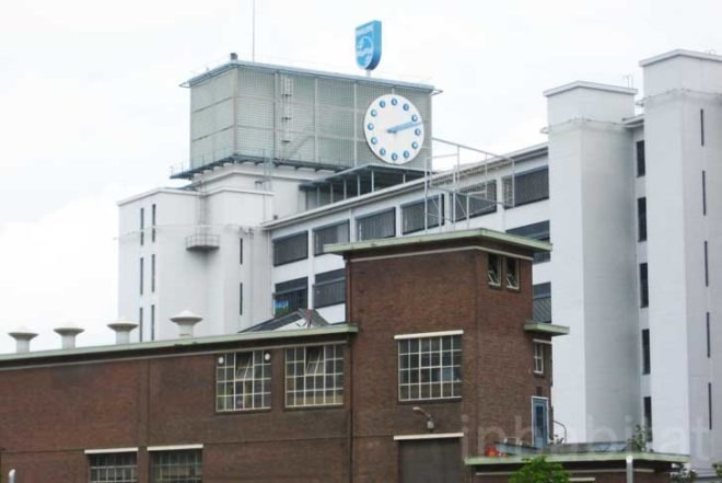 Radio Royaal, Eindhoven, recycled warehouse, Philips, seasonal food, recycled furniture, Architecture, Daylighting, green furniture, green Interiors, Green renovation,