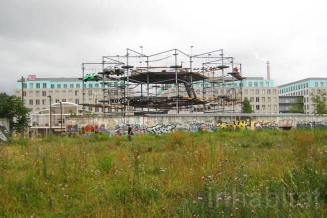 Mount Center, Beach Bar, parkour, Mitte, Berlin, Beach-volley, recycled materials, Beetle car, Trabants, Beach-Mitte, Noah ark, Architecture, Recycled Materials, green sport, Landscape Architecture, Interactive Objects,