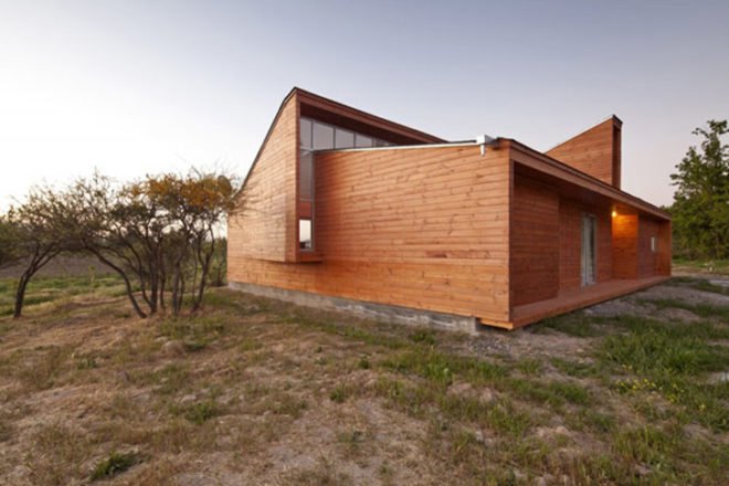 Comun Arquitectos, MJ Casa, Chile, Catalina Gonzalez, Sebastian Yurjevic, daylight, low-cost design, roof geometry, modern.