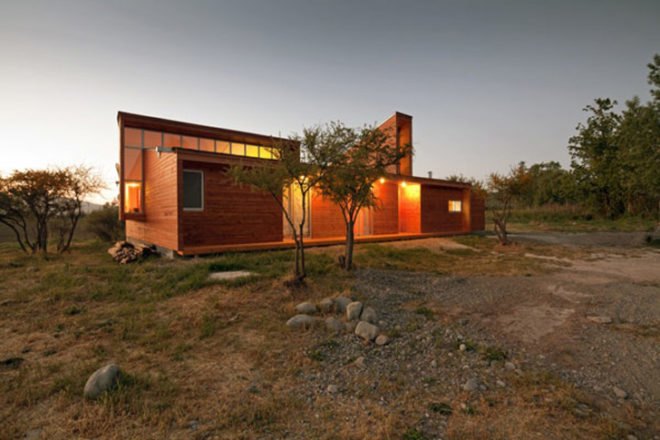 Comun Arquitectos, MJ Casa, Chile, Catalina Gonzalez, Sebastian Yurjevic, daylight, low-cost design, roof geometry, modern.