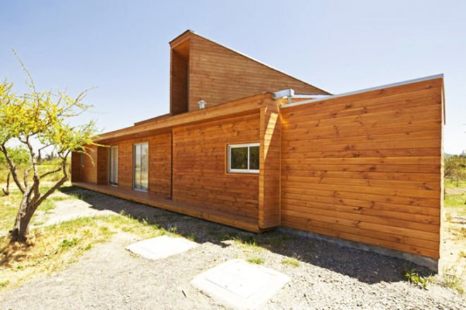 Comun Arquitectos, MJ Casa, Chile, Catalina Gonzalez, Sebastian Yurjevic, daylight, low-cost design, roof geometry, modern.