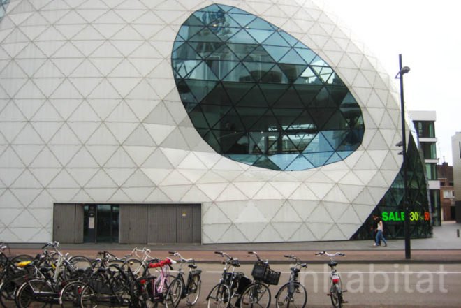 Massimiliano Fuksas, The Blob, Eindhoven, Philips, glass, steel, organic architecture, architecture, daylight
