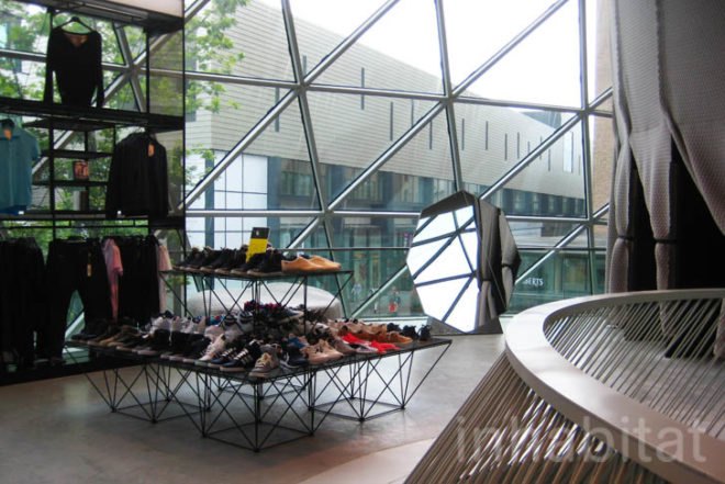 Massimiliano Fuksas, The Blob, Eindhoven, Philips, glass, steel, organic architecture, architecture, daylight