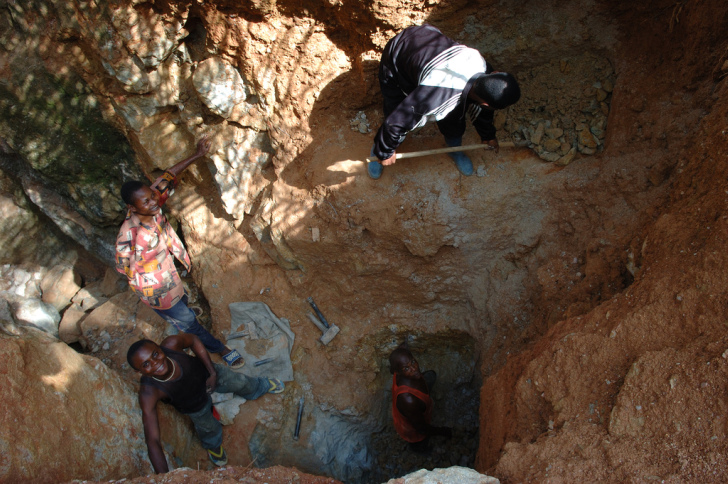 African miners, digging, metals, Kailo, DRC, conflict minerals