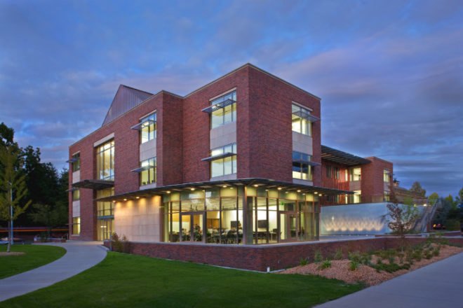 Willamette University, Ford Hall, Hennebery Eddy Architects, leed gold academic building, 2030 challenge design award, eco university