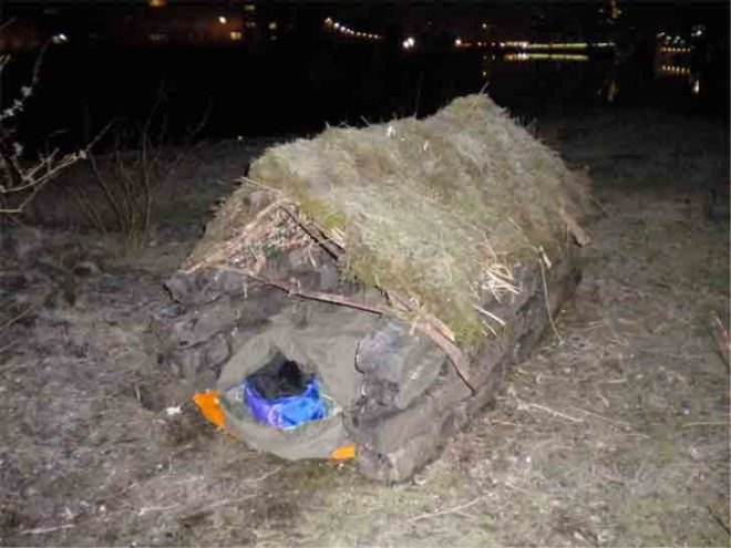 kevin langan, survival shelter, scotland, natural resources, 100 wild huts, hut, blog, riverside, night, glasgow