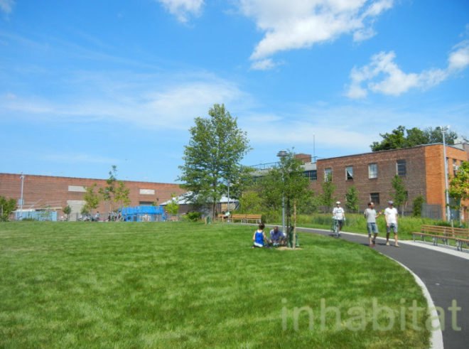 transmitter park, greenpoint park, greenpoint waterfront, waterfront park nyc, green nyc, greenpoint, greenpoint brooklyn, greenpoint park, transmittor park, transmitter park opening