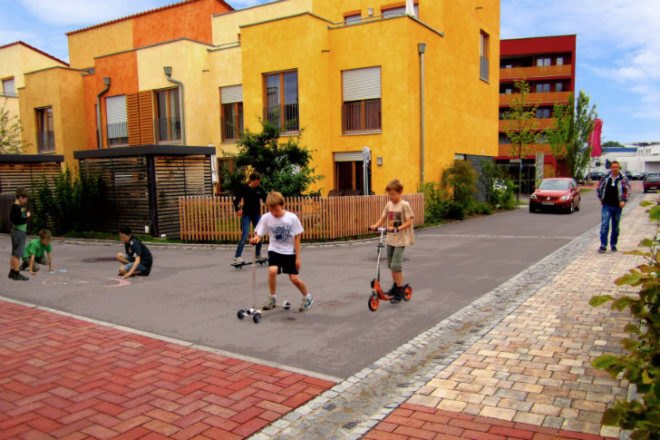 Arkadian Winnenden, Atelier Dreiseitl, stuttgart, green housing, affordable housing, family friendly housing, rainwater harvesting