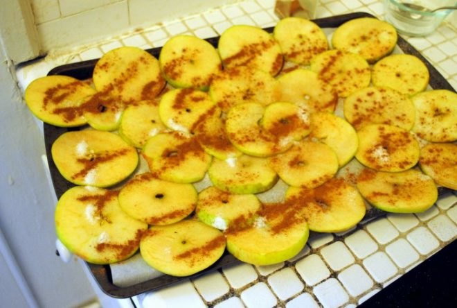 Apple chips, Baking, How-to, DIY, organic, healthy snacks, Belle de Boskoop, Fall, apples, homemade, seasonal, cinnamon
