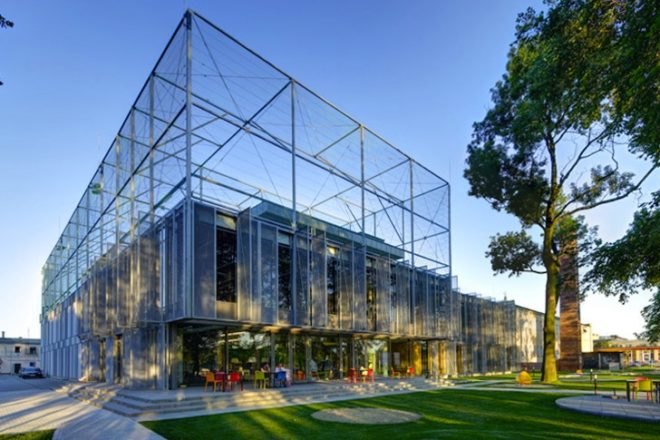 Pl.architekci, Fala Park, Poland, Brownfield reclamation, recreational center, daylight, brise-soleil, natural ventilation, green design, sustainable design, eco-design, Wilsztyn, Poland, rooftop tennis court