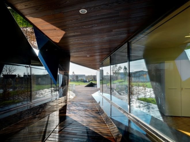 Oficina Vidre Negra, Damilano Studio Architects, eco office, energy efficient office, integrated photovoltaics