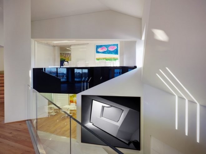 Oficina Vidre Negra, Damilano Studio Architects, eco office, energy efficient office, integrated photovoltaics