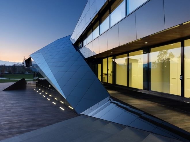 Oficina Vidre Negra, Damilano Studio Architects, eco office, energy efficient office, integrated photovoltaics