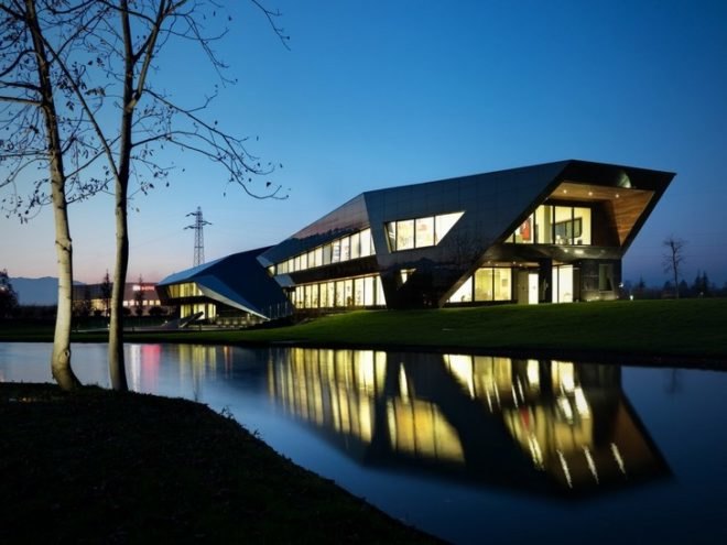 Oficina Vidre Negra, Damilano Studio Architects, eco office, energy efficient office, integrated photovoltaics