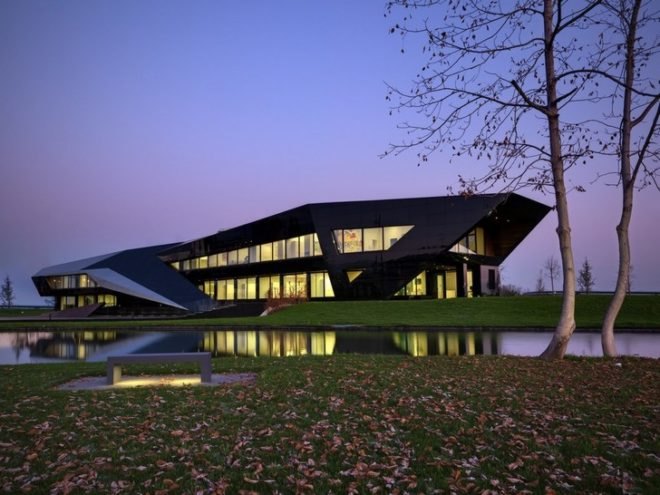 Oficina Vidre Negra, Damilano Studio Architects, eco office, energy efficient office, integrated photovoltaics