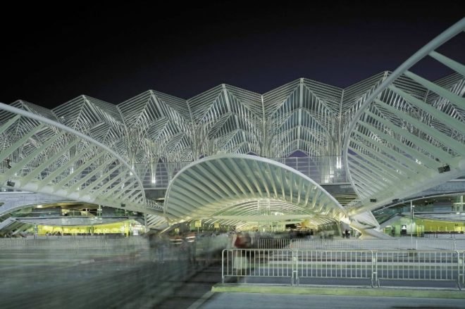 Santiago Calatrava, Oriente Station, Lisbon, Portugal, architecture, train station, transportation, canopy, dayligh