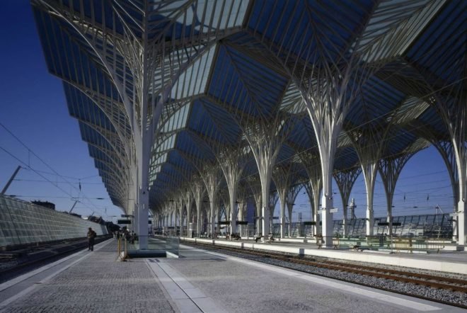 Santiago Calatrava, Oriente Station, Lisbon, Portugal, architecture, train station, transportation, canopy, dayligh