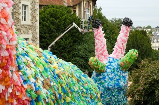 Angers, France, Slow Slugs, Florentijn Hofman, recycled materials, plastic, green design, sustainable design, eco-design, eco-art, green art, social criticism, catholic church,