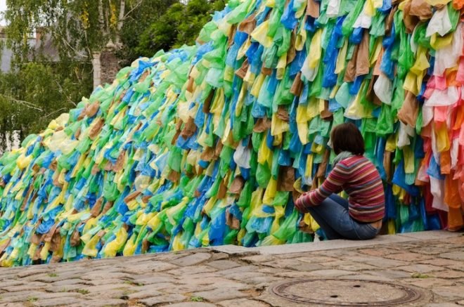 Angers, France, Slow Slugs, Florentijn Hofman, recycled materials, plastic, green design, sustainable design, eco-design, eco-art, green art, social criticism, catholic church,