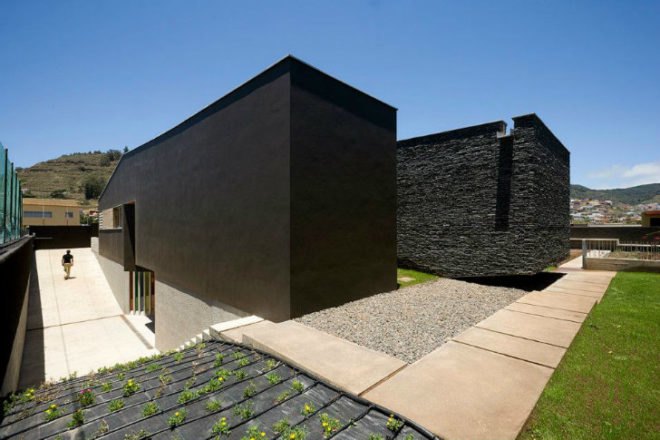 CaPaco, Equipo Olivares, tenerife, spain, green roof, basalt, eco home, green home