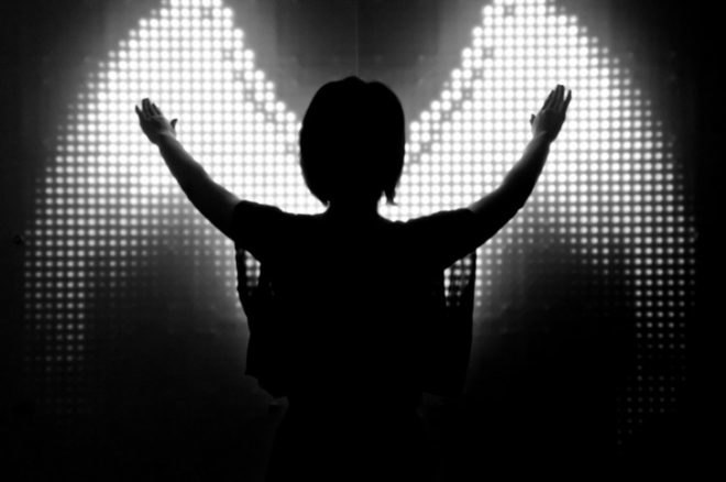 green design, eco design, sustainable design, LED sculpture, Victoria and Albert Museum, Cinimod Studio, Ice Angel, interactive LED installation, Angel WIngs