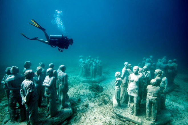 green design, eco design, sustainable design, Jason deCaires Taylor, mosaic graffiti, Invader, Bay of Cancun, underwater sculpture, artificial reef, Space Invaders, street art