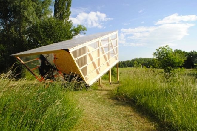 Claude Parent, tiny house, SPRAY, Spray Architecture, The Plongeoir, Oblique House, France, minimalist design, green design, sustainable design, graffitecture