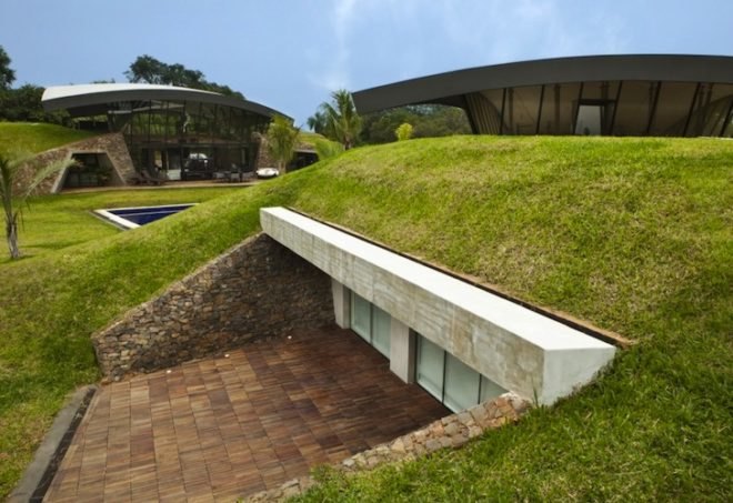 BAUEN, Two Houses, Paraguay, green roof, sweeping arched roofs, green design, natural materials, sustainable design, eco-design, cave homes, eco-luxe architecture