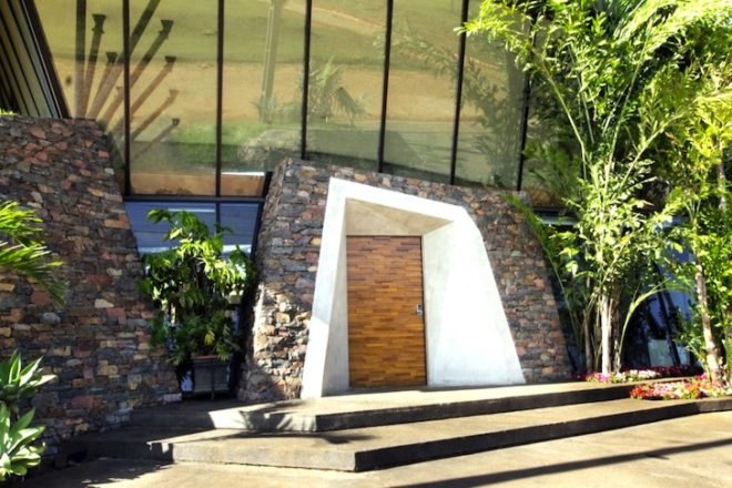 BAUEN, Two Houses, Paraguay, green roof, sweeping arched roofs, green design, natural materials, sustainable design, eco-design, cave homes, eco-luxe architecture