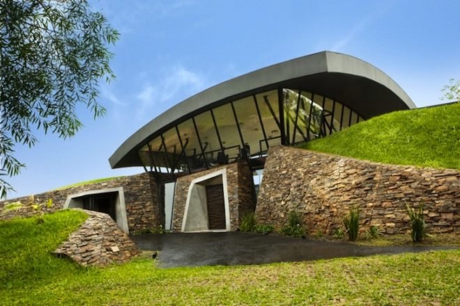BAUEN, Two Houses, Paraguay, green roof, sweeping arched roofs, green design, natural materials, sustainable design, eco-design, cave homes, eco-luxe architecture