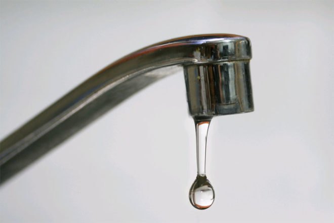 Fix Leaky Faucets, 7 Easy Ways To Save Water in Your House, How to save water in your home, saving water, save water, water savings, water conservation, green design, eco design, sustainable design, how to save water, world water crisis, water shortage, save water