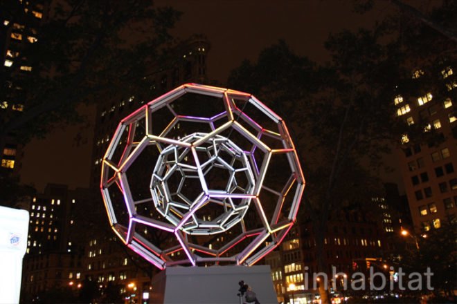 LED Art, led lights, LED tubes, leo villareal, light emitting diode, madison square park, LED light installation, light sculpture, madison square park, lit up art madison square park