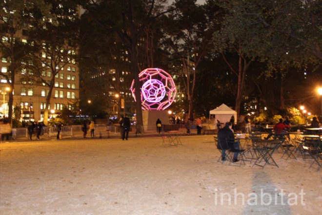 LED Art, led lights, LED tubes, leo villareal, light emitting diode, madison square park, LED light installation, light sculpture, madison square park, lit up art madison square park