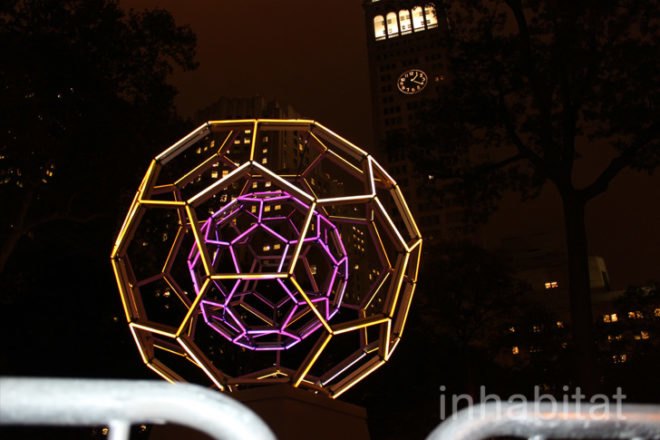 LED Art, led lights, LED tubes, leo villareal, light emitting diode, madison square park, LED light installation, light sculpture, madison square park, lit up art madison square park