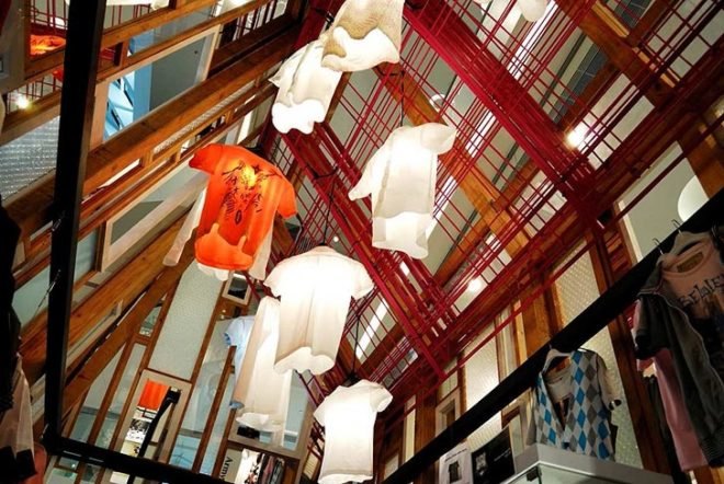 green design, eco design, sustainable design, MOMO Shop, Andy Tong, recycled materials, recycled window architecture, disused windows, pop up shop